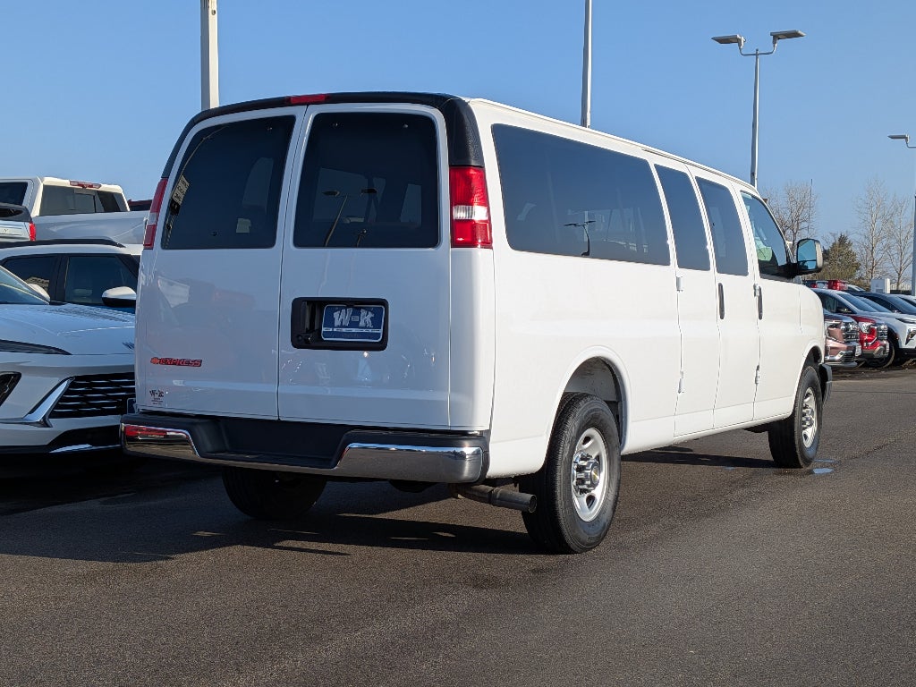 2025 Chevrolet Express Passenger 1LT