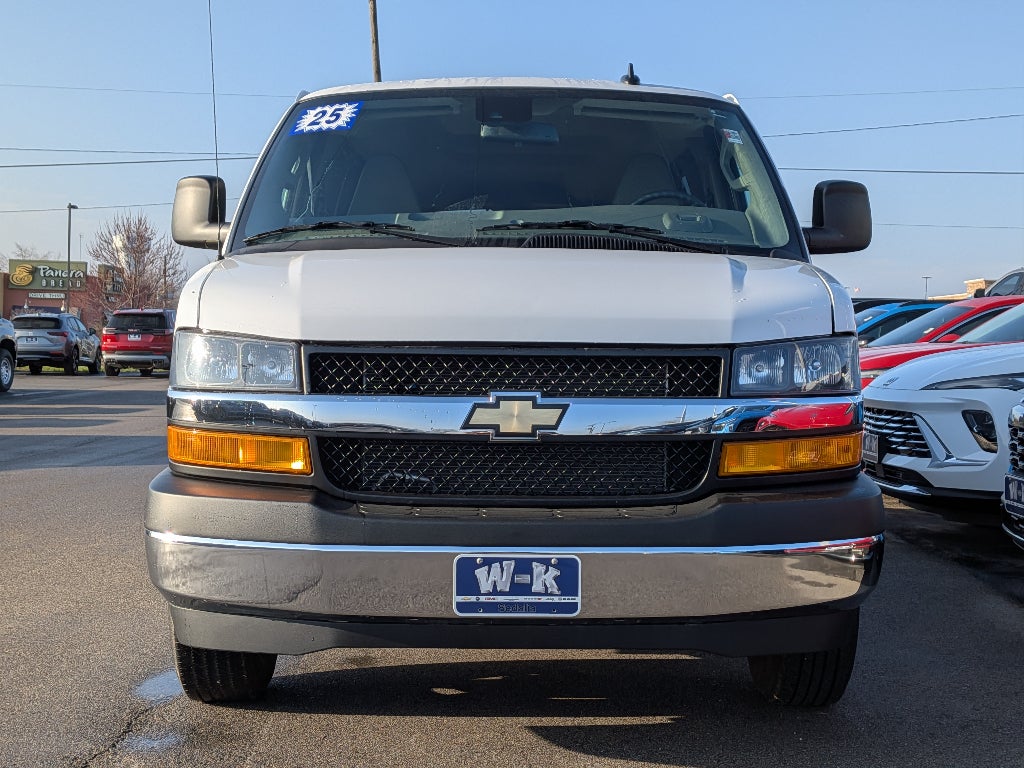 2025 Chevrolet Express Passenger 1LT