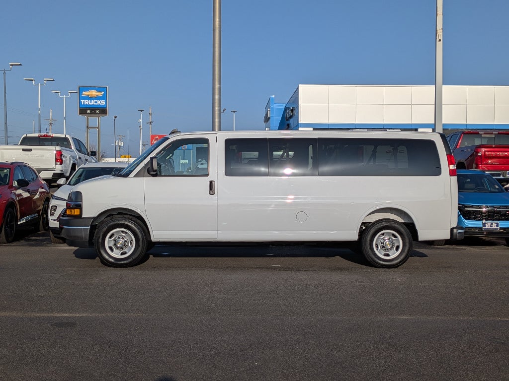 2025 Chevrolet Express Passenger 1LT