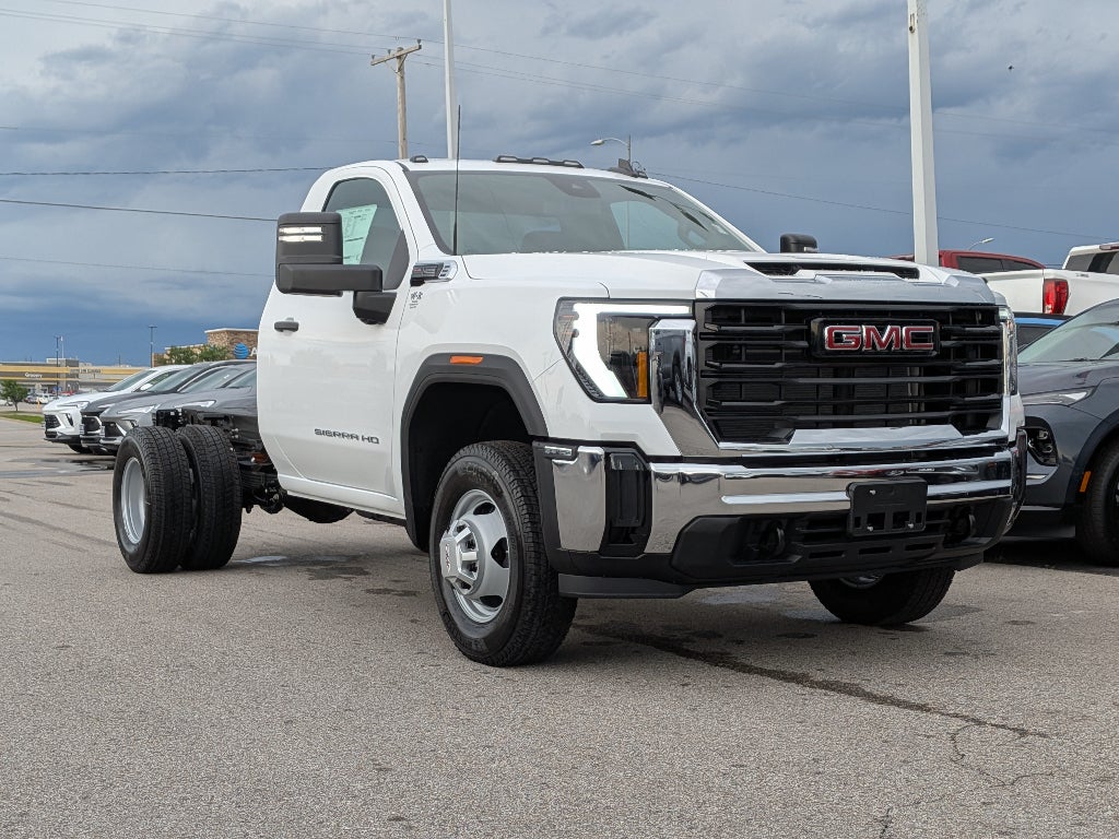 2026 GMC Sierra 3500 HD Chassis Cab Pro