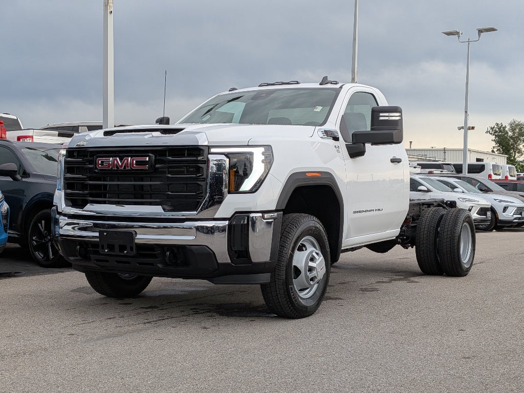2026 GMC Sierra 3500 HD Chassis Cab Pro