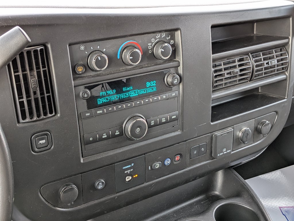 2023 GMC Savana Passenger 3500 LT