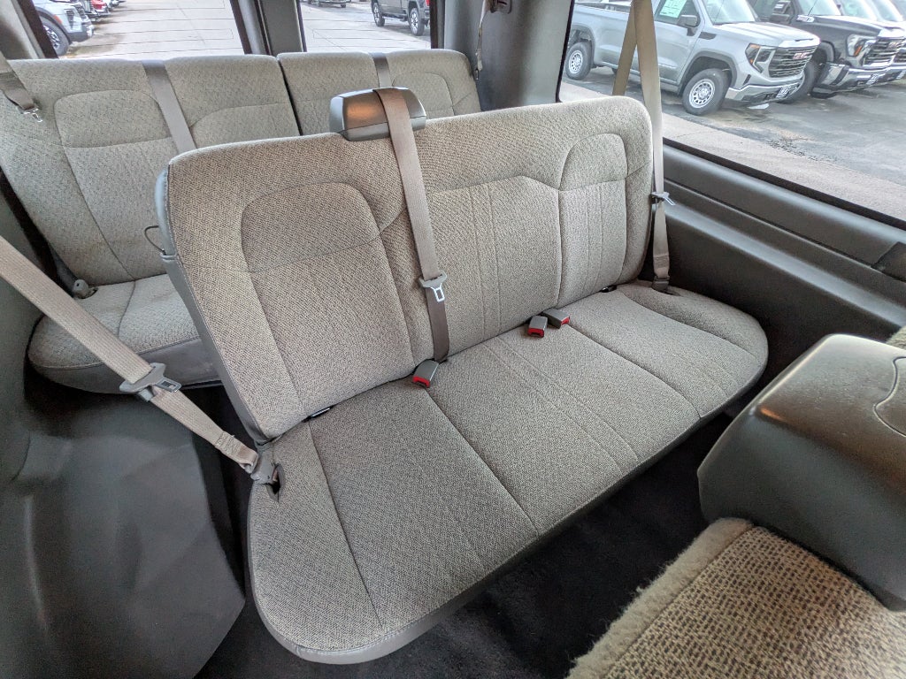 2023 GMC Savana Passenger 3500 LT