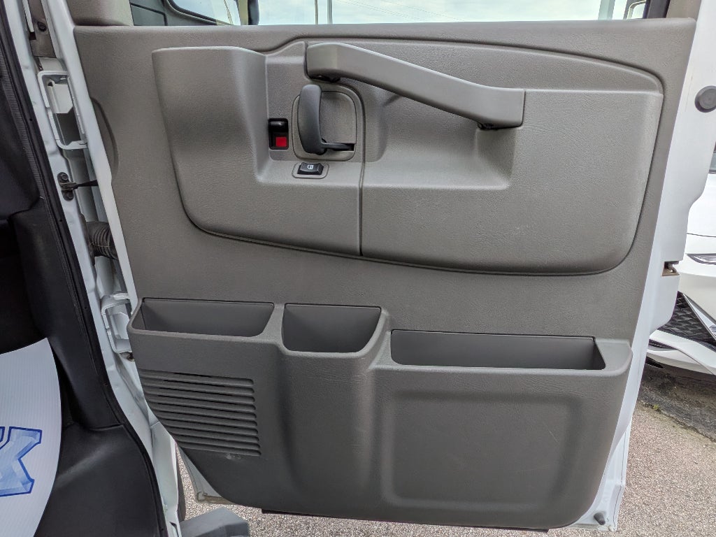 2023 GMC Savana Passenger 3500 LT