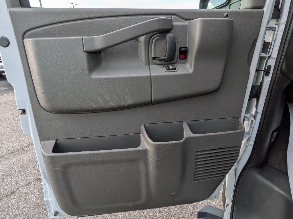 2023 GMC Savana Passenger 3500 LT