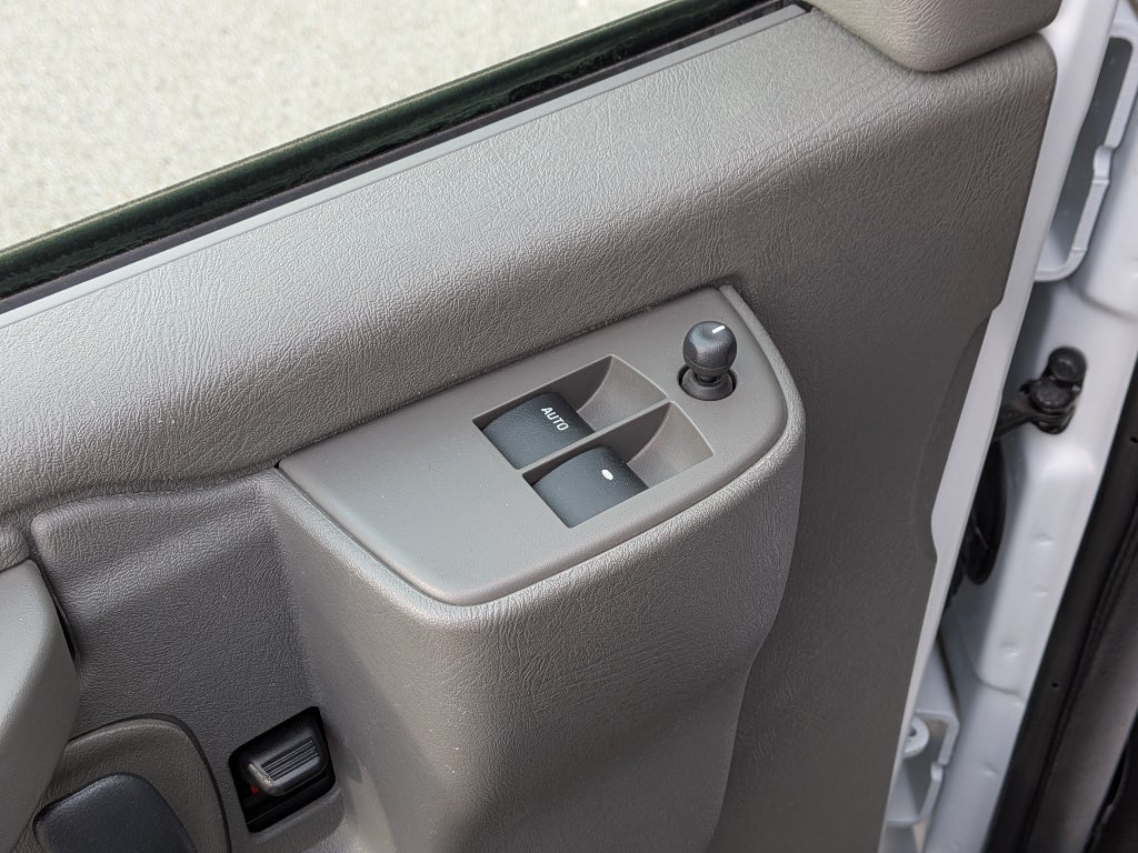 2023 GMC Savana Passenger 3500 LT