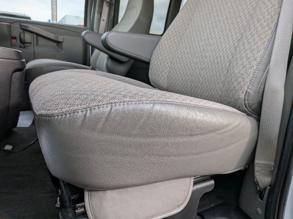 2023 GMC Savana Passenger 3500 LT