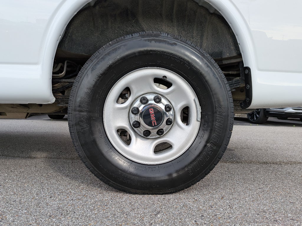 2023 GMC Savana Passenger 3500 LT