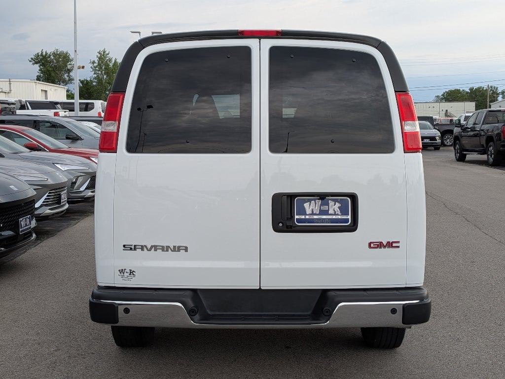 2023 GMC Savana Passenger 3500 LT