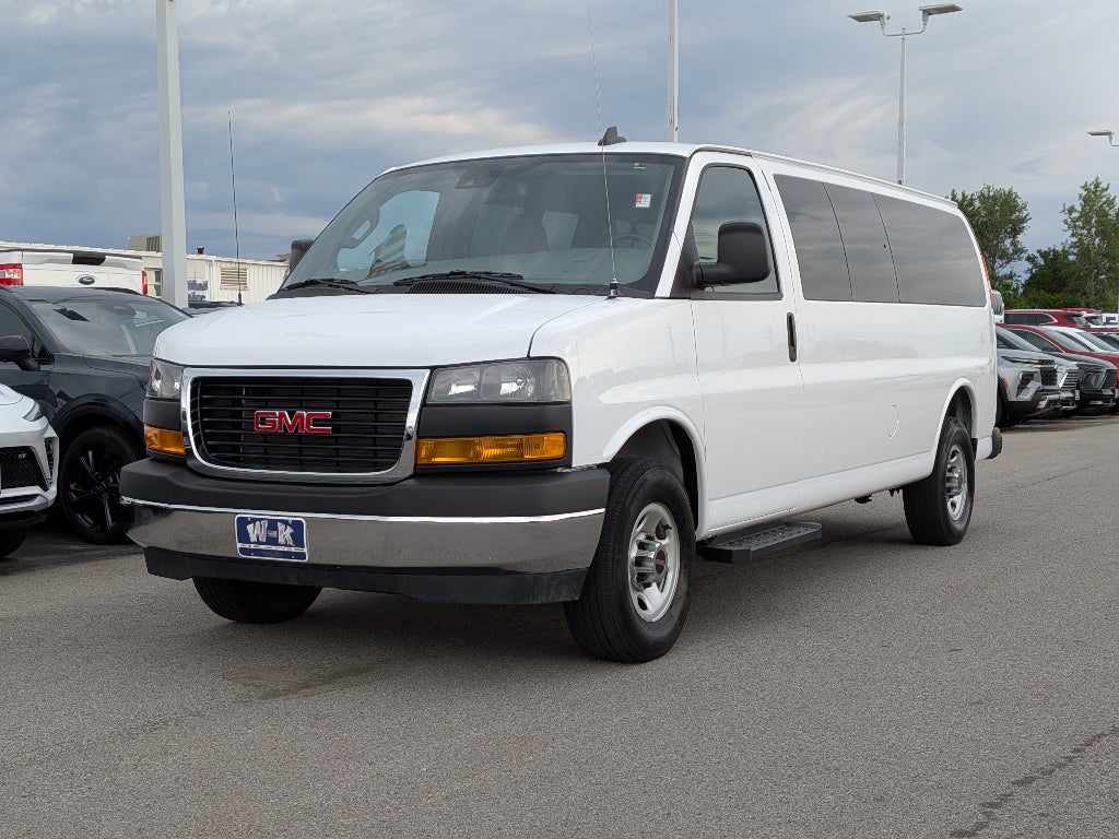 2023 GMC Savana Passenger 3500 LT