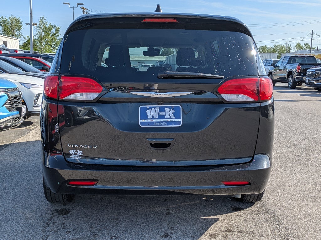 2023 Chrysler Voyager LX