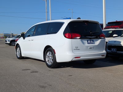 2023 Chrysler Voyager LX