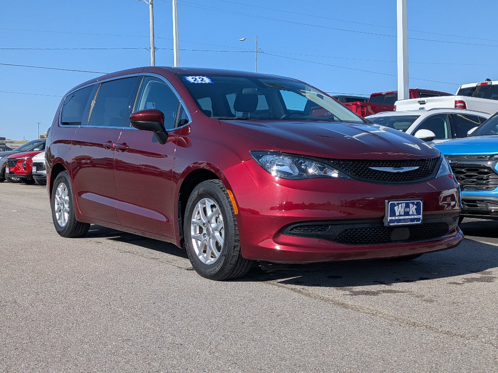 2022 Chrysler Voyager LX's photo
