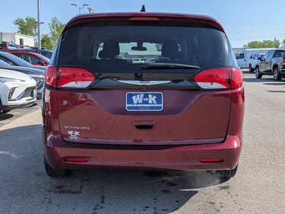 2022 Chrysler Voyager LX