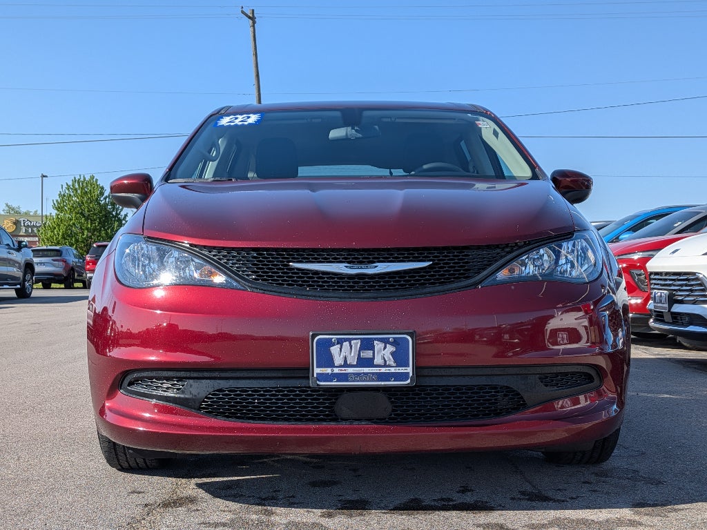 2022 Chrysler Voyager LX