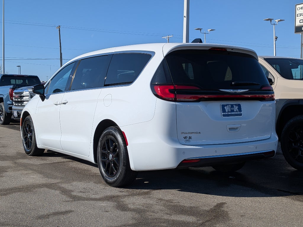 2024 Chrysler Pacifica Touring
