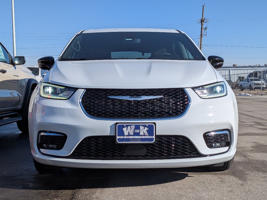 2024 Chrysler Pacifica Touring