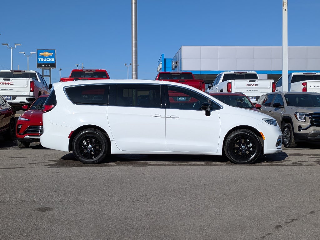 2024 Chrysler Pacifica Touring