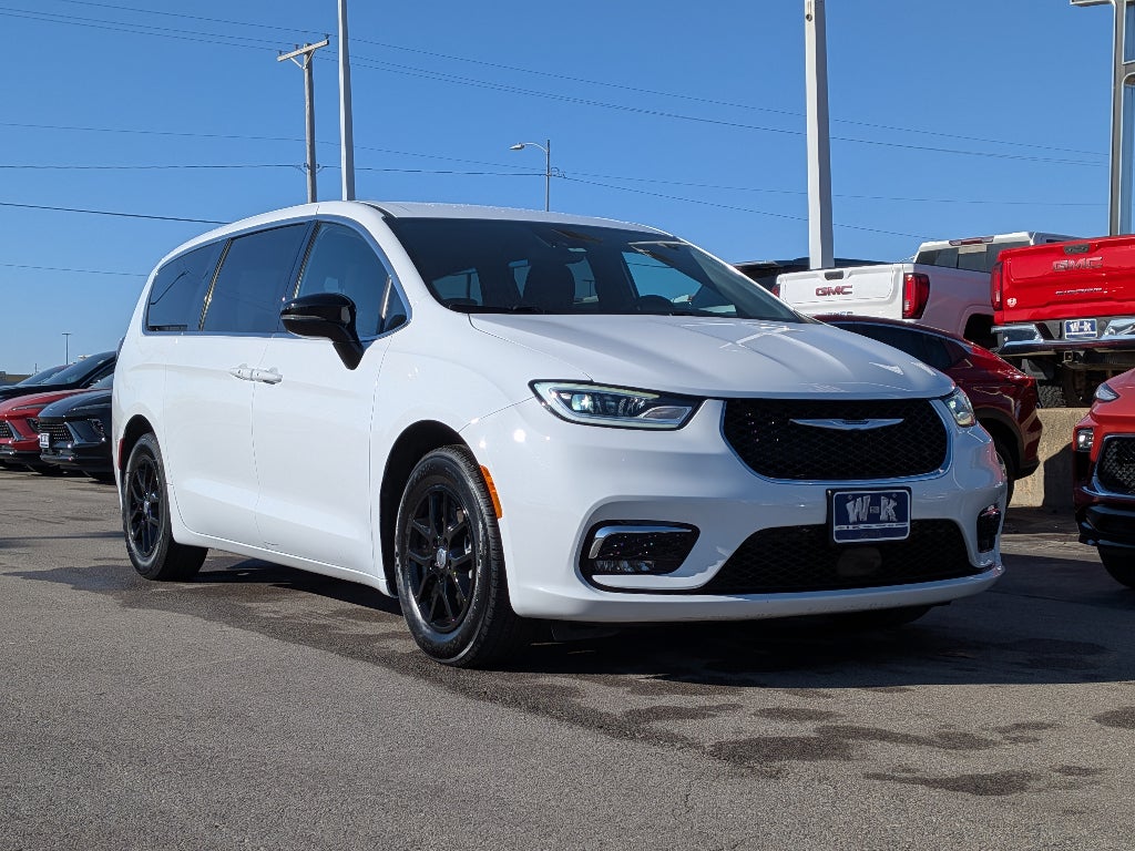 2024 Chrysler Pacifica Touring