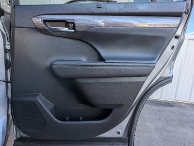 2022 Toyota Highlander Platinum