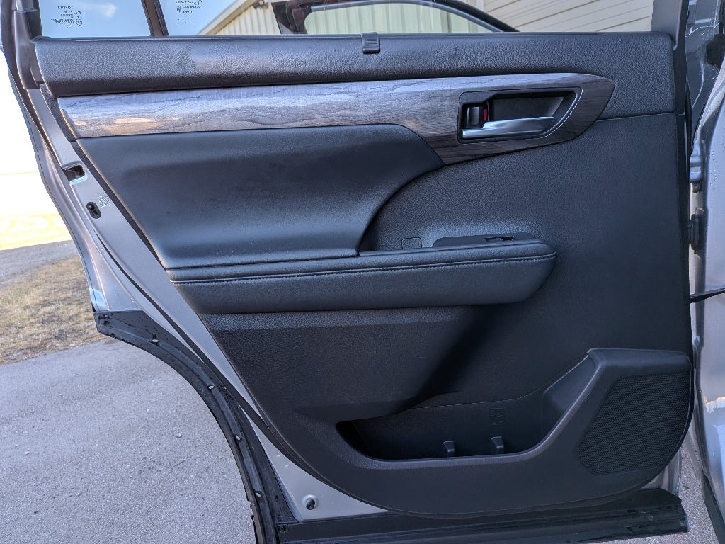 2022 Toyota Highlander Platinum