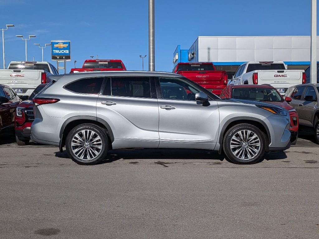 2022 Toyota Highlander Platinum