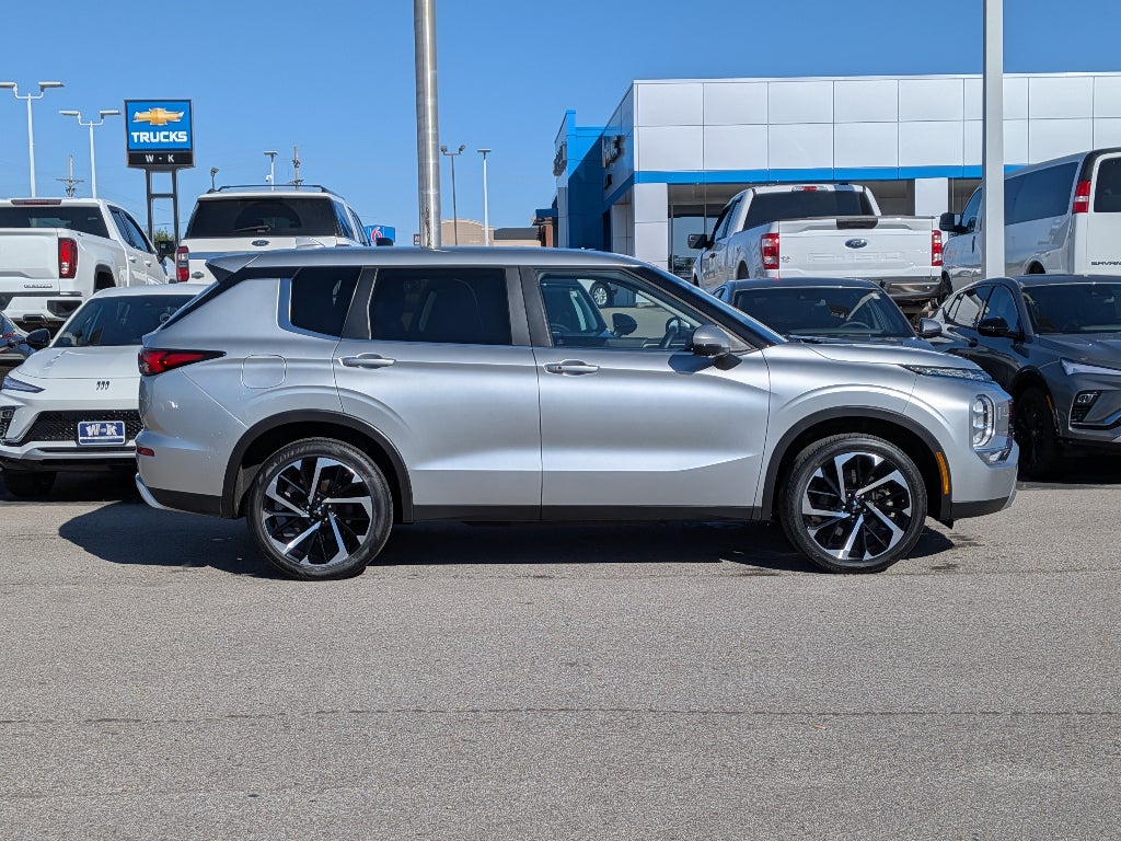 Used 2024 Mitsubishi Outlander SE with VIN JA4J4VA82RZ030520 for sale in Kansas City